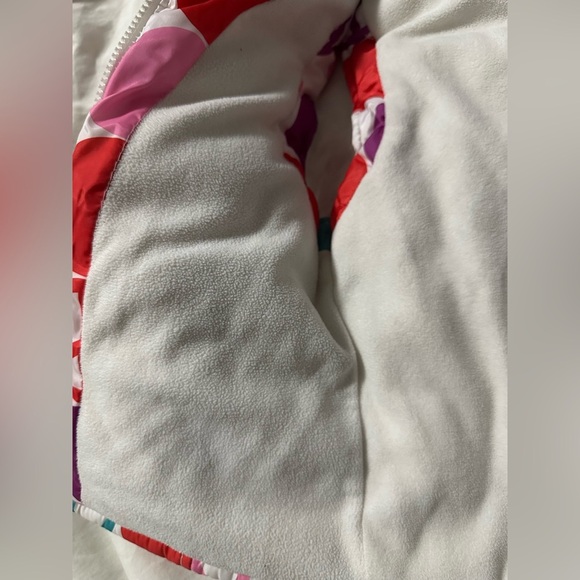 🎁Old Navy Girls Puffer Vest -Size Small🎁 - Picture 5 of 8